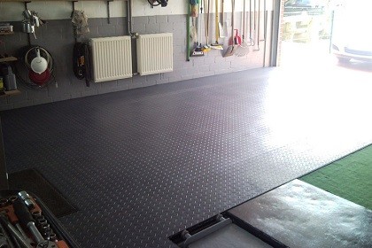 Garagenboden - 7mm schwarze ineinandergreifende PVC-Garagenbodenfliesen &  Rampen