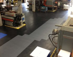 Flexi-Tile PVC Boden Beispielanwendung als Industriebodenbelag