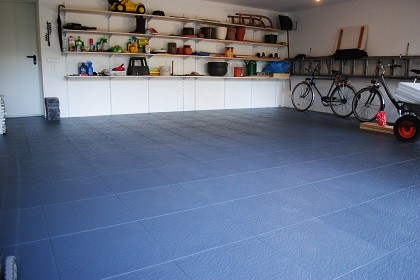 Garagenboden schnell, einfach und haltbar sanieren - sind PVC